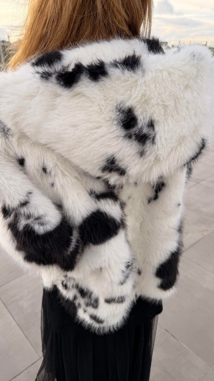 İTALYAN BENEKLİ KÜRK BEYAZ